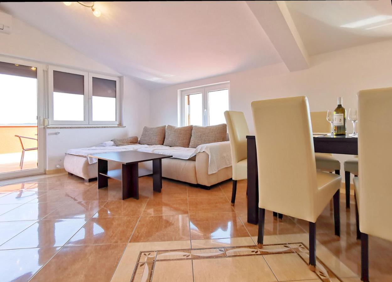 Apartment Kaja By Rent Istria