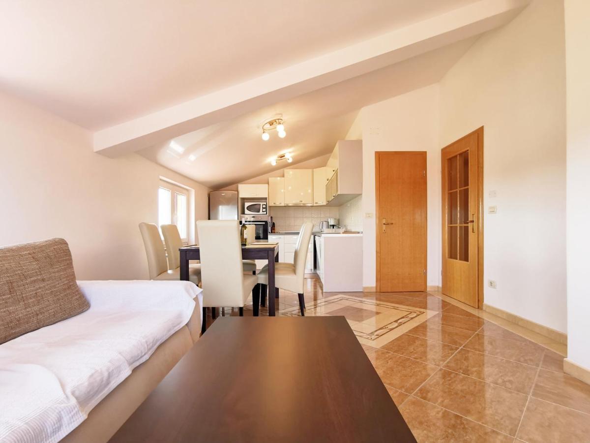Apartment Kaja By Rent Istria